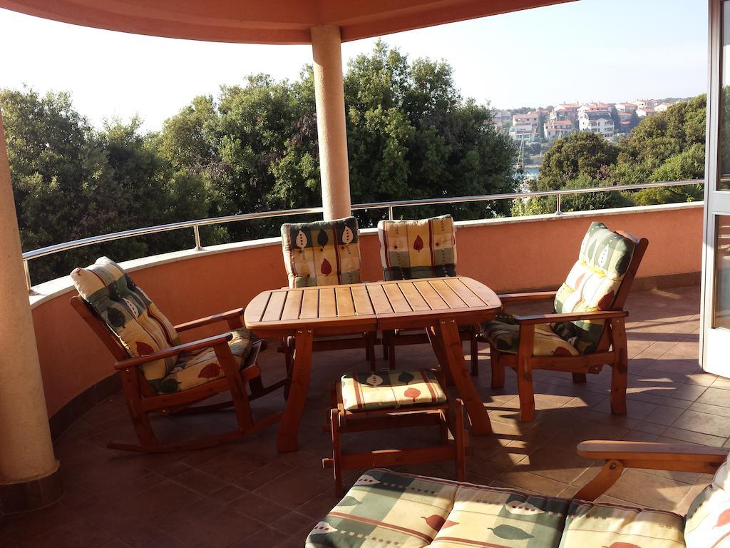 Apartments Seafront Villa Pula Dış mekan fotoğraf