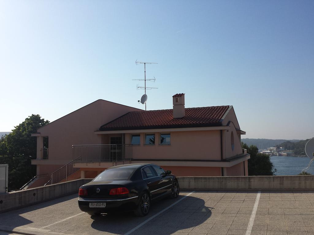 Apartments Seafront Villa Pula Dış mekan fotoğraf