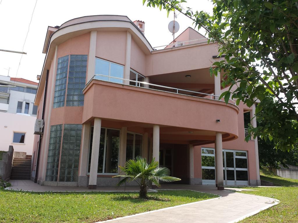 Apartments Seafront Villa Pula Dış mekan fotoğraf