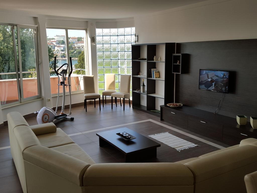 Apartments Seafront Villa Pula Dış mekan fotoğraf